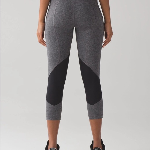 Lululemon Pace Rival Crop Legging with Pockets
Heathered Black / Slate Size 6 - Picture 2 of 14